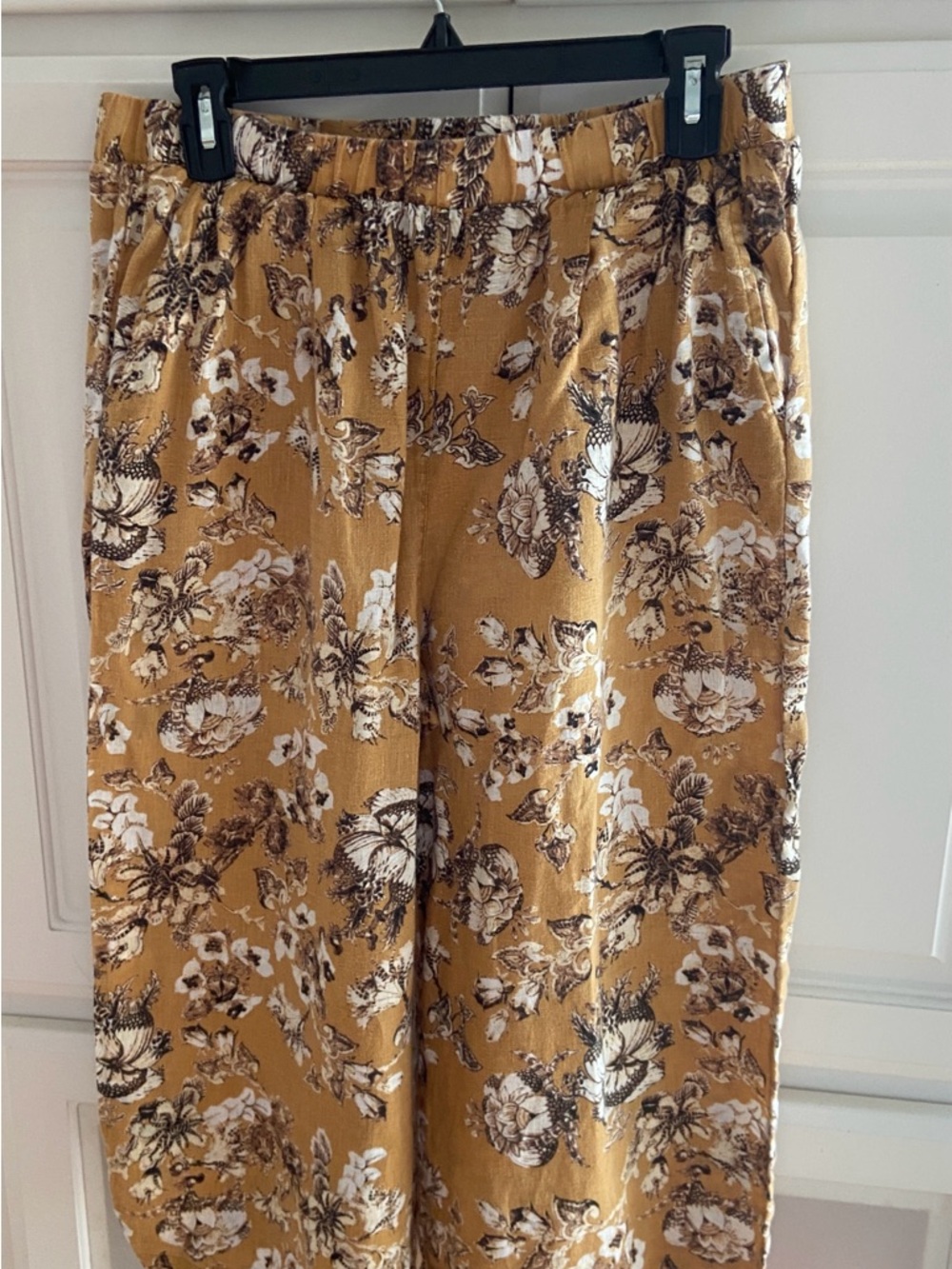 Elie Tahari Brown and Cream Floral Capris